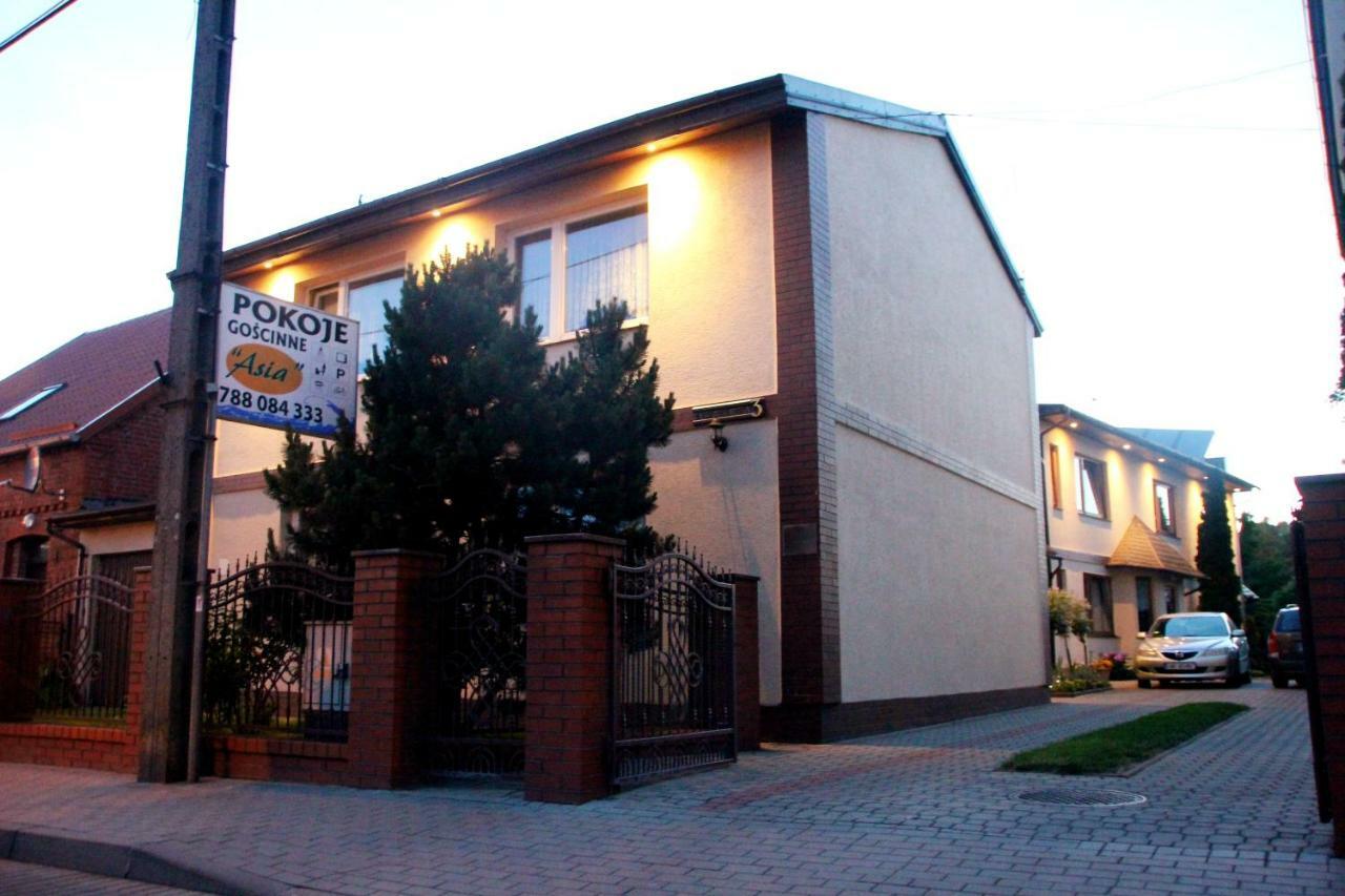 Pokoje Goscinne Asia Leba Exteriér fotografie