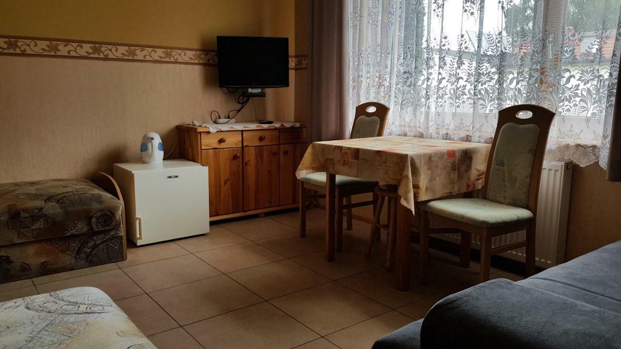 Pokoje Goscinne Asia Leba Exteriér fotografie